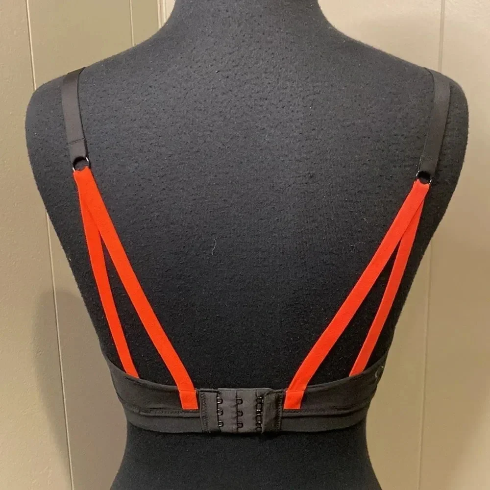 NWT Moving Comfort Bra Medium 34AB-36A Red/Black